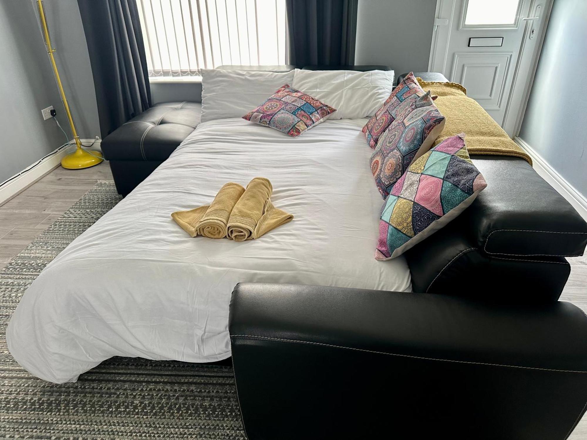 Holiday home 5 Minutes From M1 Sleeps Up To 7 Perfect For Contractors Leisure Relocators King Or Twin Bed Options Nottingham