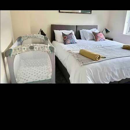 5 Minutes From M1 Sleeps Up To 7 Perfect For Contractors Leisure Stays Relocators King Or Twin Bed Options Nottingham Exterior photo